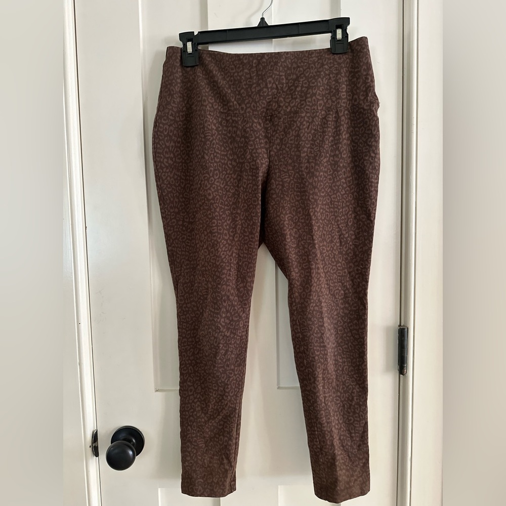 Chicos Zenergy So Slimming Crop Leggings Brown Cheetah Print MP 8P Petite